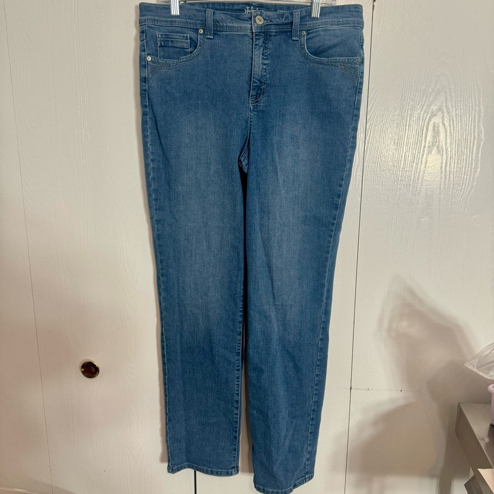 EUC. Style & Co. light wash blue denim jeans. Size 14. Straight leg style.